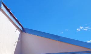 Réalisation d'une toiture sur Antibes tuile plate type marseillaise avec isolation et écran sous toiture