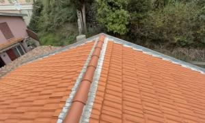 Réalisation d’une toiture à  Nice avec pause d’écran sous toiture nouveau Lito contre Lito, nouvelle Goutierre  zinc et Rive en zinc 